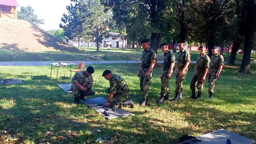 Konkurs stalno otvoren, moguće zaposlenje nakon odsluženja: Evo kolika je plata na služenju vojnog roka i koje su ostale pogodnosti