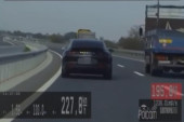 Divljao na autoputu: Manijak za volanom vozio 228 km/h, sa dvoje dece na zadnjem sedištu (VIDEO)