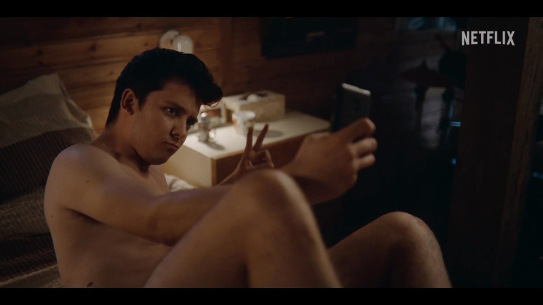 Džilijan Anderson u najgledanijoj seriji na Netfliksu: Priča koja ruši sve tabue (FOTO/VIDEO)