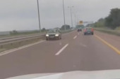 Opasno! Novi snimak vožnje u suprotnom smeru na auto-putu: Pogledajte šta je uradio vozač automobila u brzoj traci! (VIDEO)