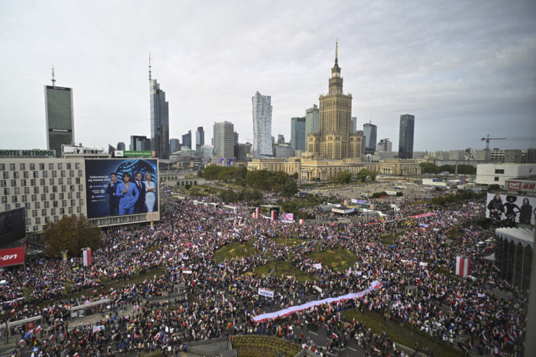 Hiljade ljudi izašle na ulice Varšave uoči izbora: "Dolazi velika promena!"