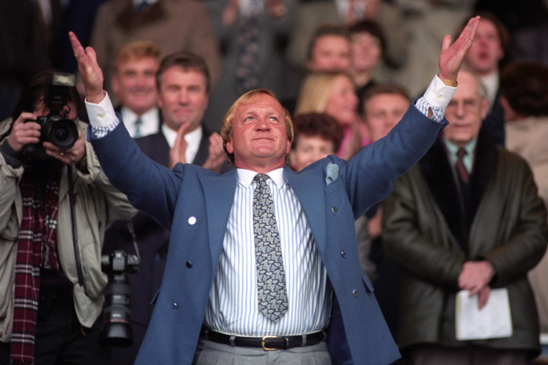 Tuga u Engleskoj! Preminuo bivši napadač i predsednik Mančester sitija!