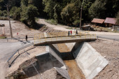 "Mnogo smo se mučili bez normalnog puta": Meštani Ljubovije dobili novi most na Krupinskoj reci i asfaltirani put (FOTO)