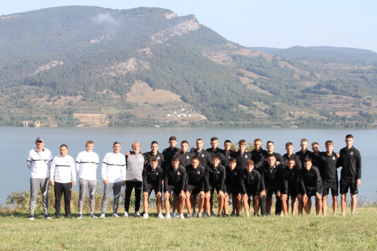 Preko Đerdapa po tri boda: Omladinci Partizana u Rumuniji počinju svoj put kroz Ligi šampiona!
