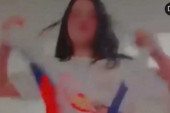 Skandalozan snimak iz Crne Gore: Maloletna devojčica cepa i pljuje srpsku zastavu (VIDEO)