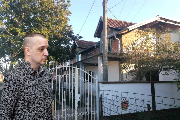 24sedam ispred kuće Zorana Marjanovića: Niko ne otvara vrata, a prozori otvoreni! Komšije kažu da je kuća na prodaju? (FOTO/VIDEO)