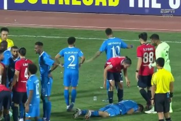 Haos! Mitrović dao gol, a onda je u opštem metežu dobio udarac u lice! (VIDEO)