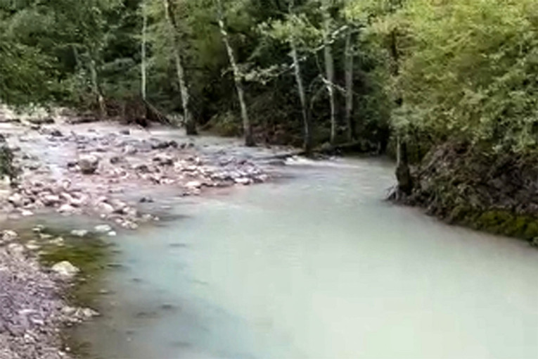 Pobelela Neretva: Prizori s obale izgledaju kao "ekološka katastrofa" (VIDEO)