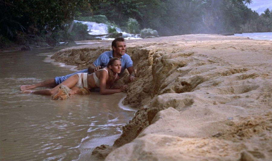 Na današnji dan prikazan prvi film o Džejmsu Bondu: Trenutak kada su Šon Koneri i Ursula Andres osvojili svet (FOTO/VIDEO)