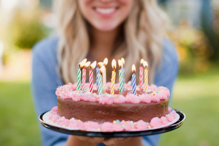 Istorijat rođendanske torte: Duvanje svećica starije od samog kolača, a žene uopšte nisu obeležavale taj dan