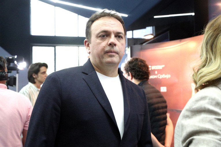 Ovo je snaja Radoša Bajića! Prava je lepotica, a skoro nikada se ne eksponira u javnosti (FOTO)