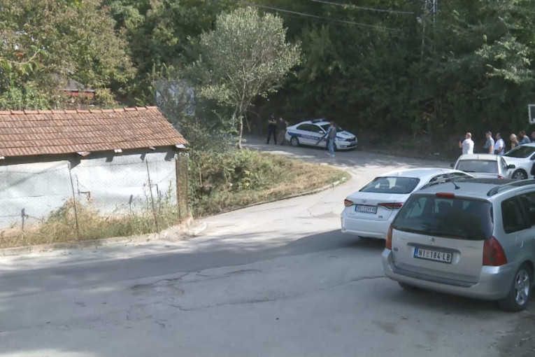 Meštani Niške Banje u šoku zbog ubistva: "Pre neki dan smo ih videli kako se igraju, baba je bila tu kada je dečak pao mrtav"
