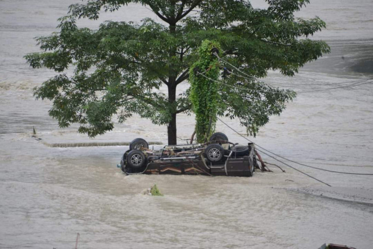 Potop u Indiji: Najmanje 40 ljudi poginulo u poplavama nakon izlivanja glečerskog jezera! (FOTO)