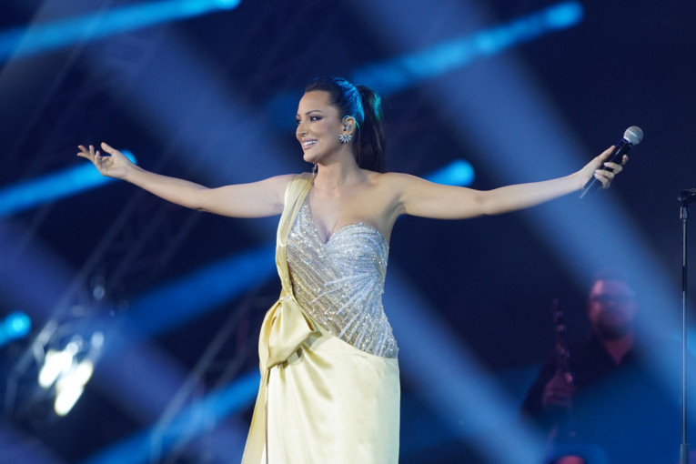 Aleksandra Prijović u Sarajevu dobila poseban poklon od publike, pa im se ovim rečima obratila