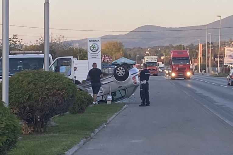Jeziv sudar u Preljini kod Čačka: Zaobišao kamion i zakucao se u automobil - dvoje povređenih!