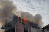 Policija privela osumnjičenog za izazivanje požara u Novom Pazaru! Kuća gorela, on nije dozvolio da se vatra ugasi