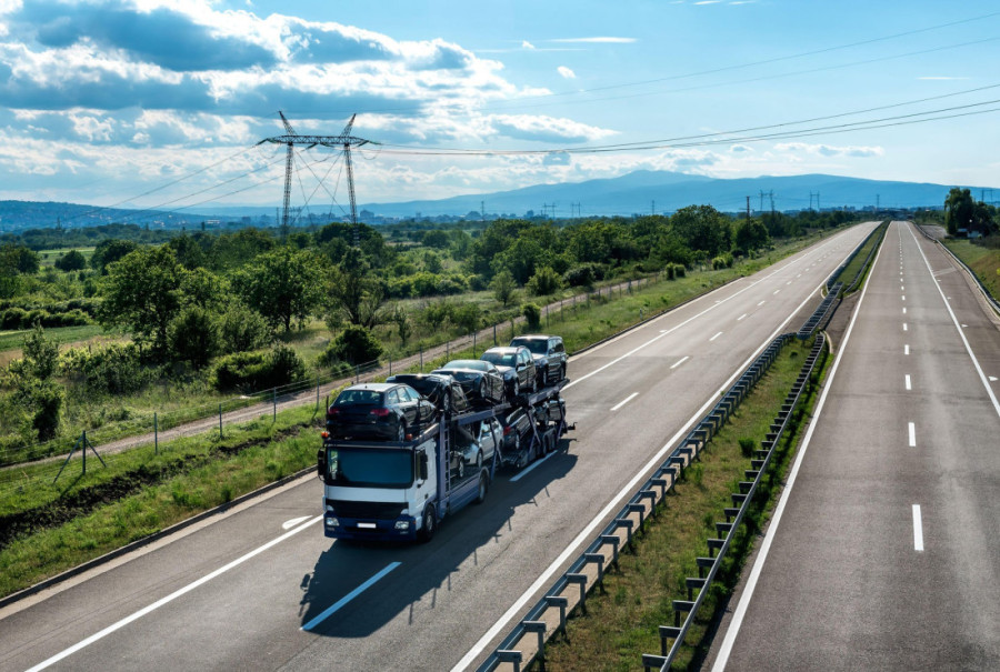 Počeo je uvoz polovnjaka "preko okeana": Evo koja vozila iz Amerike su najisplativija