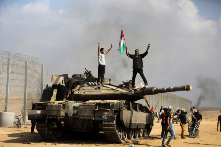 Hamas tvrdi da je zarobio izraelskog komandanta: Polugolog ga sproveli ulicama Gaze, očekuje se brutalna reakcija (FOTO)