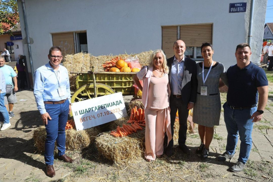 Održana druga Šargarepijada u Begeču: Gradonačеlnik Đurić - drago mi jе da praznik šargarеpе postajе tradicija (FOTO)