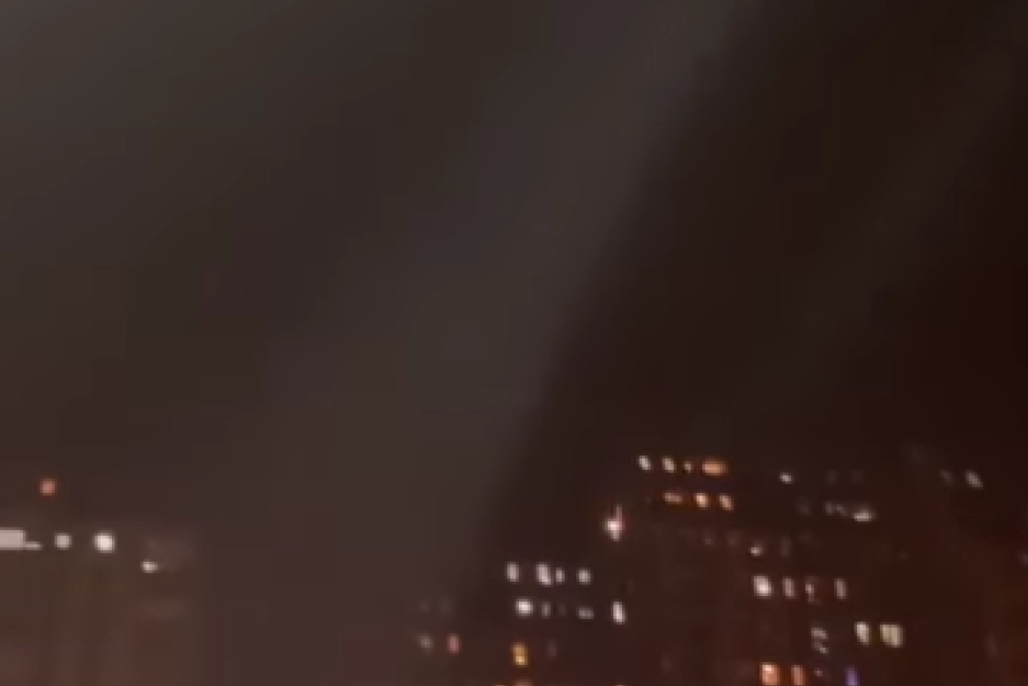 Šta je to na nebu iznad Šapca? Dve misteriozne svetleće tačke se pojavile iznad grada (VIDEO)