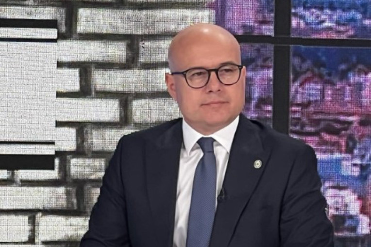 U decembru izbori za Parlament, pokrajinu, Beograd i 70 opština: Vučеvić o izlasku na birališta