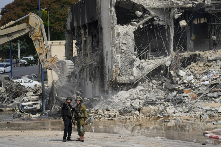 SUKOB U IZRAELU Kidnapovano 100 ljudi; naši državljani poleteli za Srbiju; Hamas tvrdi da je gađao aerodrom u Tel Avivu
