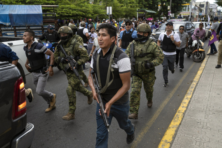 U Ekvadoru proglašen unutrašnji oružani sukob: Policija uhapsila nekoliko osoba nakon upada naoružanih napadača u zgradu televizije!
