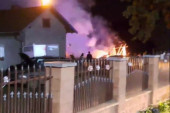 Požar u Lazarevcu: Gori pomoćni objekat, vatrogasci brzo stigli na lice mesta! (VIDEO)