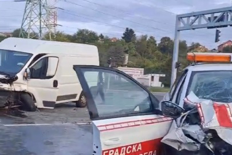 Detalji udesa kod Surčina: Sudarili se kombi i kola komunalne milicije, pojavio se i snimak (VIDEO)