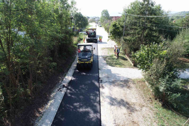 Ovaj deda je pravi car: Đurađ iz Čačka ima 89 godina, ali to ga nije sprečilo da se aktivira i pomogne u rešavanju problema svojih komšija!