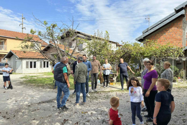 Ovaj deda je pravi car: Đurađ iz Čačka ima 89 godina, ali to ga nije sprečilo da se aktivira i pomogne u rešavanju problema svojih komšija!