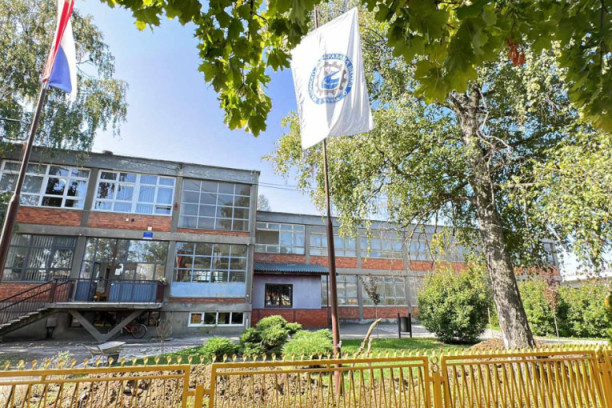 Detalji tuče u školi u Čačku: Tri učenika primljena u bolnicu, veći incident sprečili dežurni profesor i školski policajac!