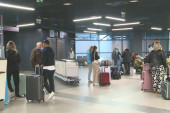 Nesvakidašnja scena na beogradskom aerodromu: Dovela je baku u Srbiju, pa joj priredila iznenađenje (VIDEO)
