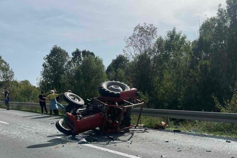 Detalji strašne nesreće kod Ljiga: Žena koju je udario traktor hitno prebačena u Beograd!