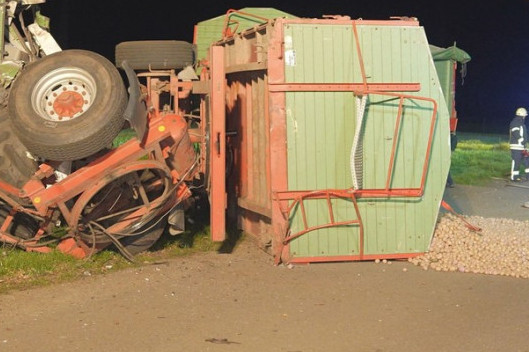 Šta je ovo večeras? Još jedan vozač poginuo kada mu se prevrnuo traktor!