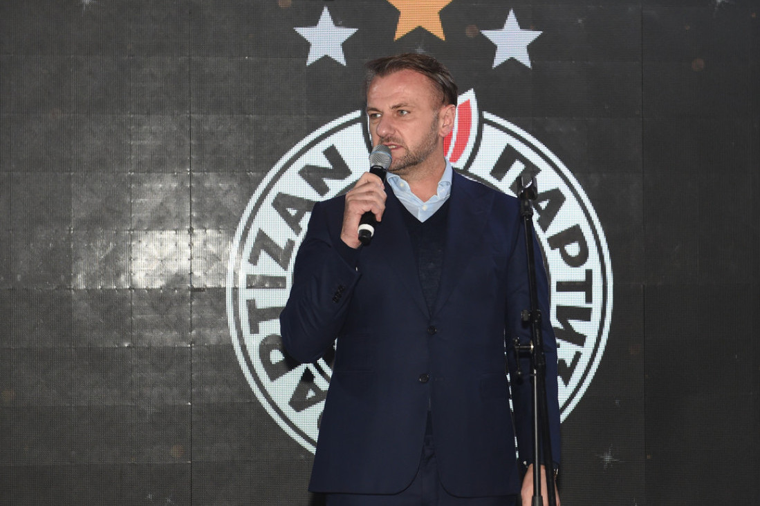 Mijailović reagovao zbog skandaloznog transparenta: Partizan je gospodski klub, a Srbija uvek dobar domaćin