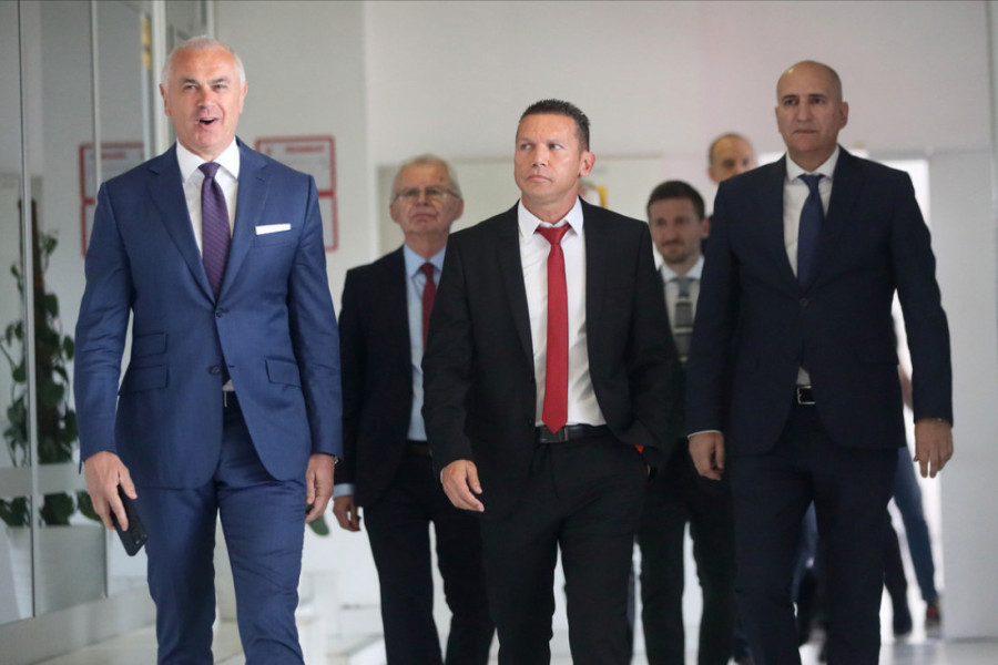 Zvezda ispala, navijači ubijeni u pojam, krediti odavno potrošeni, a Bahar i dalje gura priču "pa nisam samo ja kriv"!