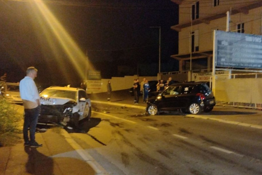 Stravična saobraćajna nezgoda u Železniku: Sudarila se dva automobila, ima povređenih! (FOTO)