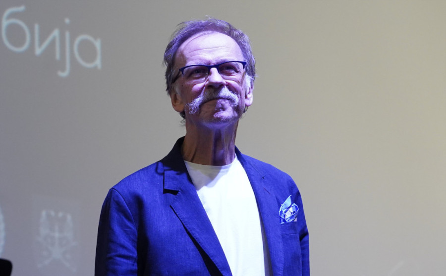 Žarko Laušević uprkos narušenom zdravlju iznenadio publiku na premijeri "Heroja Halijarda": Ovaj veliki glumac mu je poljubio ruku (FOTO)