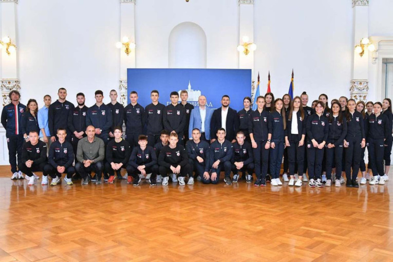 Gradonačelnik Đurić ugostio juniore AK "Vojvodina": "Novi Sad je grad sporta i mladih, grad timskog duha"