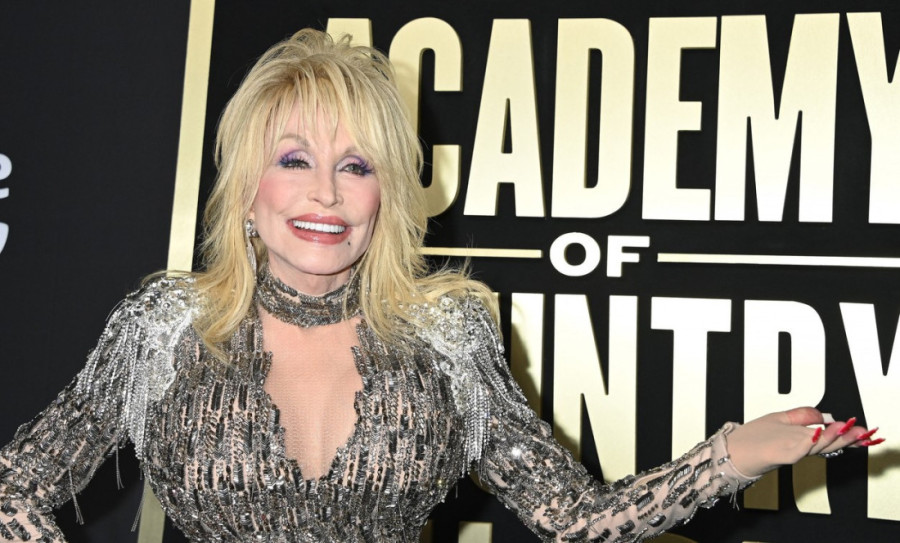 Doli Parton baš ozbiljno "pala" na ovog pevača: Sve priznala njegovoj ženi!