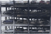 Goreo aerodrom u Londonu - požar obustavljen nakon 17 sati! Stotine putnika bilo "zarobljeno" (FOTO)