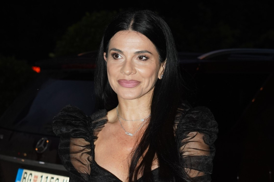 Prvo dete dobila u 39. godini: Naša lepa voditeljka se razvela od zgodnog rukometaša, pa se udala za advokata!