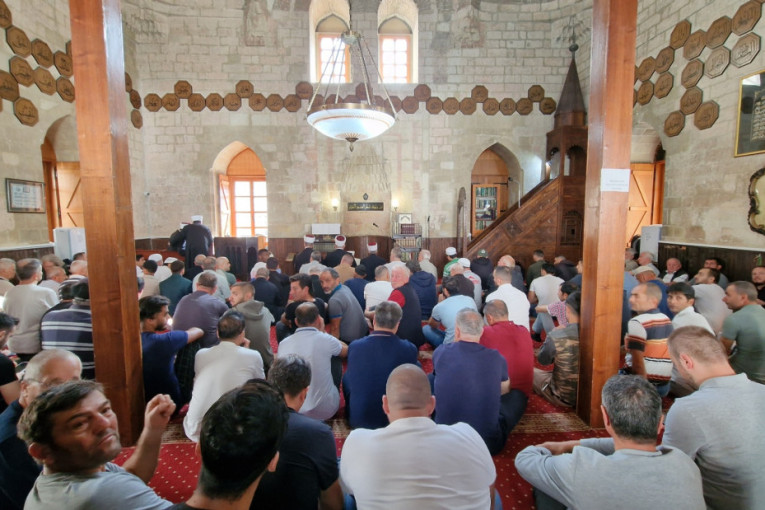 Snažan poziv na mir sa skupa podrške Palestini u Bajrakli džamiji: Živite u miru, mir zaslužuje svaki čovek, biljka i životinja (FOTO/VIDEO)