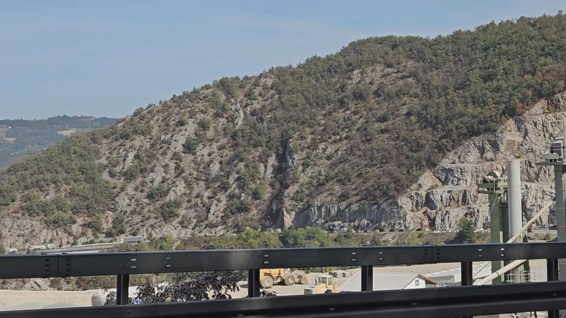 Radovi napravili kolaps na putu od Zlatibora do Užica: Koloni se ne vidi kraj - vozači čekaju duže od pola sata (FOTO)