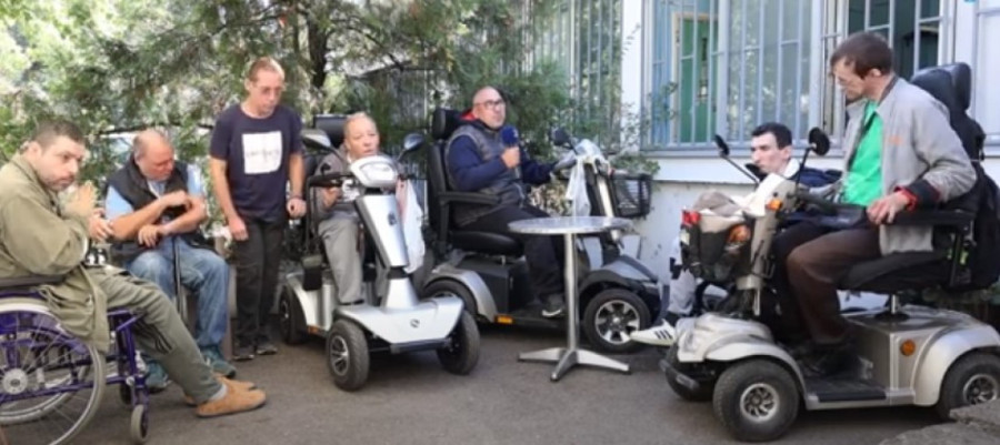 Njih ni cerebralna paraliza nije sprečila da se raduju: Smejemo se, pevamo pa i zaigramo na svoj način! Mi smo kao porodica! (VIDEO)