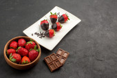 Recept dana: Brze jagode u čokoladi, gotovo za minut uz dva sastojka - iznenadite voljenu osobu (VIDEO)