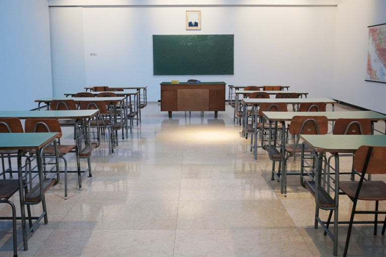 Incident u školi u Crnoj Gori: Učenik fizički nasrnuo na nastavnika!