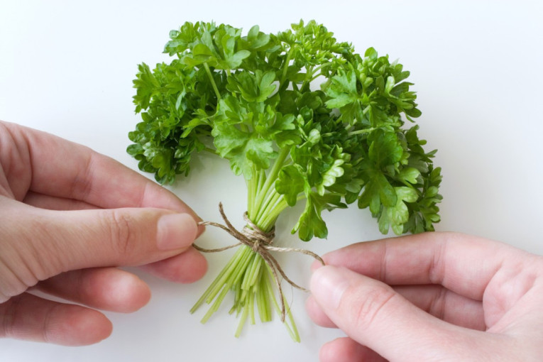 Obavezno ga isprobajte: Sos od peršuna i grčkog jogurta pretvara svako jelo u pravi gastronomski užitak (RECEPT)