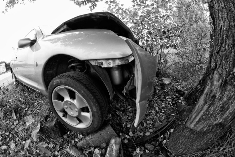 Strašna nesreća na putu Šid-Adaševci! Vozač poginuo na licu mesta